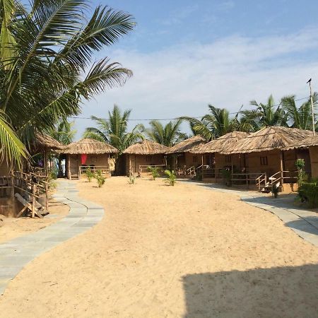 Blue Corner Beach Huts & Restaurant Бенаулім Екстер'єр фото